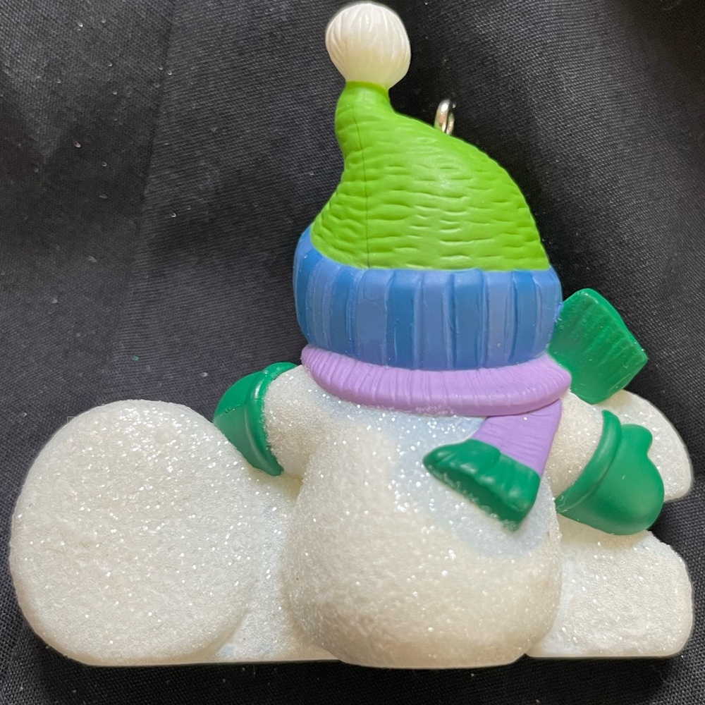 HALLMARK KEEPSAKE Frosty Fun Decade
Christmas Ornament 2010 Snowman in Box - Picture 6 of 9